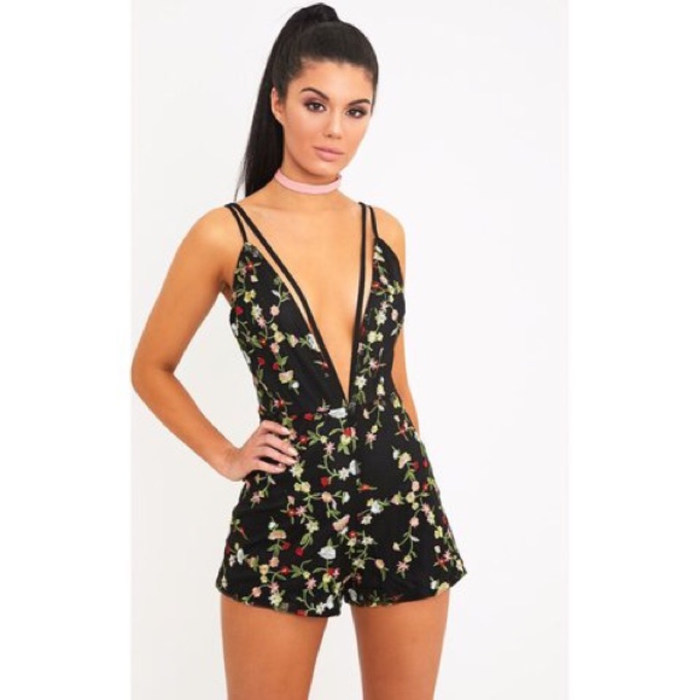 ✨🌸🌺PRETTYLITTLETHING FLORAL PLAYSUIT🌺🌸✨